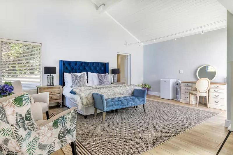 6 Bedroom Property for Sale in Constantia Western Cape